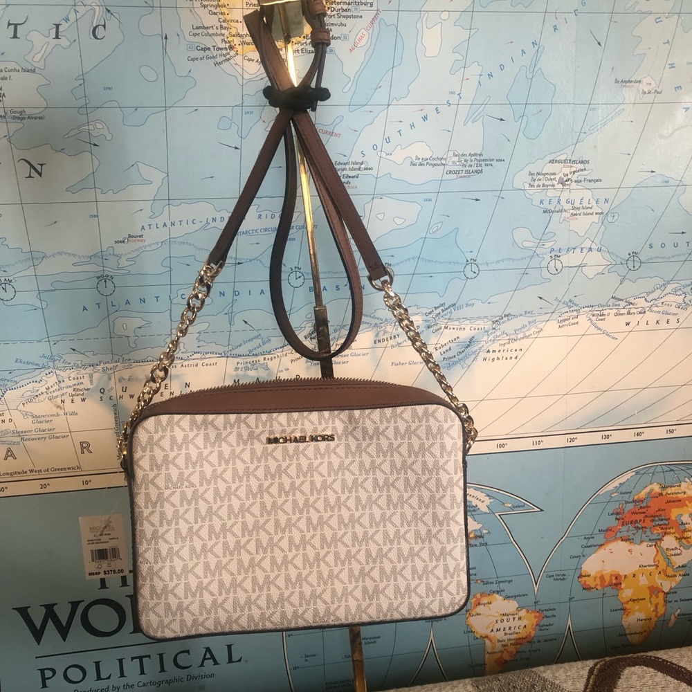 Michael Kors icon signature Jet Set Vanilla Crossbody NWT leather & brass, roomy